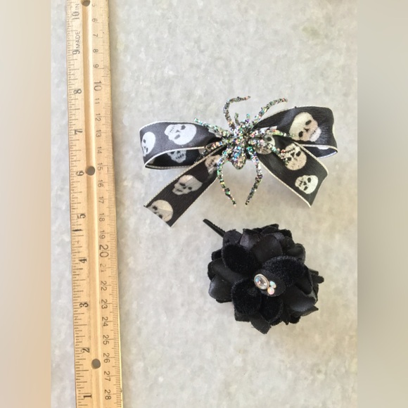 Spider web necklace & Black bow w/skull/spider hair clip & black flower hairclip - Picture 7 of 16